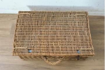 【簡易リペア限定品】　イギリスアンティーク　ラタンで丁寧に編み上げられたナチュラルなピクニックバスケット　(R-088722)
