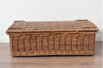 【簡易リペア限定品】　イギリスアンティーク　ラタンで丁寧に編み上げられたナチュラルなピクニックバスケット　(R-088722)