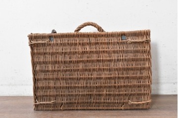 【簡易リペア限定品】　イギリスアンティーク　ラタンで丁寧に編み上げられたナチュラルなピクニックバスケット　(R-088722)
