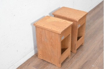 和製ヴィンテージ　タモ材　素朴な木味を楽しめるシンプルな角スツール2脚セット　(R-088723)