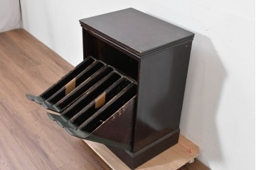 イギリスアンティーク　ユニークなデザインの本棚風収納ケース　(R-088726)
