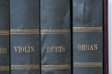 イギリスアンティーク　ユニークなデザインの本棚風収納ケース　(R-088726)