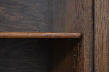 イギリスアンティーク　オーク材　ゆるやかな波型の装飾があしらわれたブックケース　(R-088728)