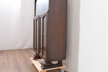 イギリスアンティーク　オーク材　ゆるやかな波型の装飾があしらわれたブックケース　(R-088728)