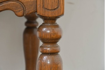 中古　アメリカ　A.A. Laun(A.A.ラウン)　オーク材　ターニングレッグが優雅なバタフライサイドテーブル　(R-088730)