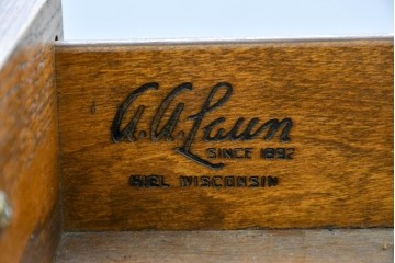 中古　アメリカ　A.A. Laun(A.A.ラウン)　オーク材　ターニングレッグが優雅なバタフライサイドテーブル　(R-088730)