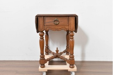 中古　アメリカ　A.A. Laun(A.A.ラウン)　オーク材　ターニングレッグが優雅なバタフライサイドテーブル　(R-088730)