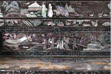 中古　超美品　最高級　吉正本螺鈿工芸院　螺鈿細工が華やかな鏡台　購入価格約400万円　(R-088732)