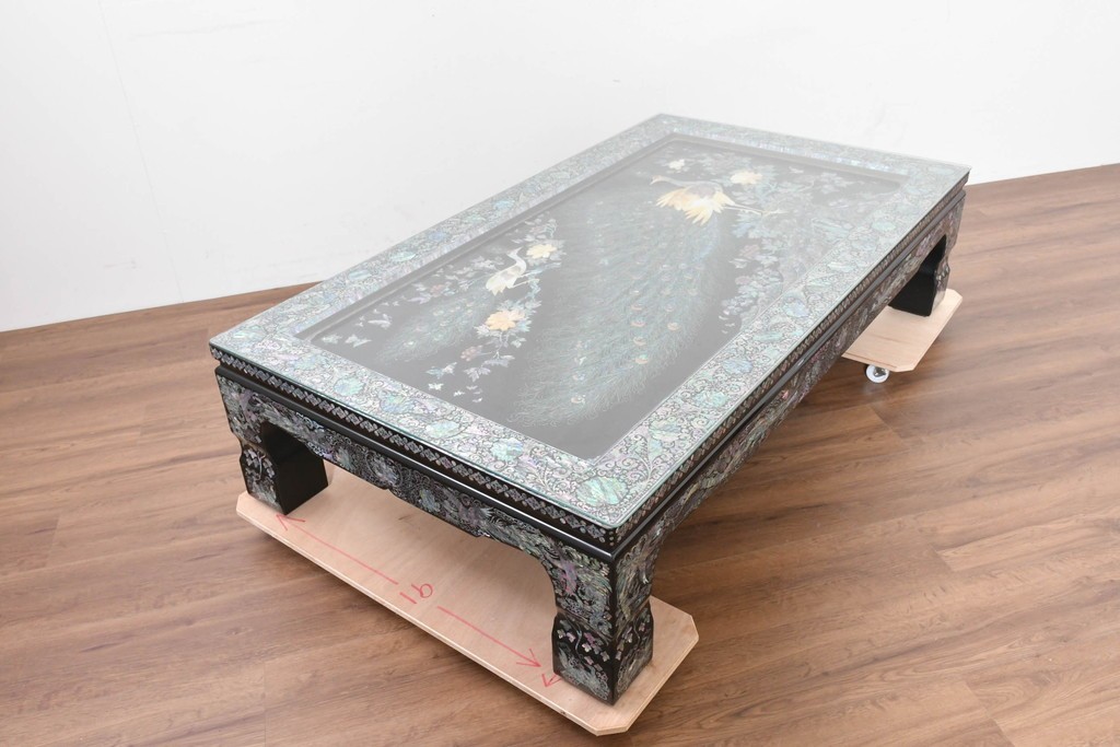 中古　超美品　もはや美術品!!　最高級工芸家具　吉正本と伝わる逸品　孔雀の螺鈿(ラデン)細工が美しい座卓　購入価格約1000万円　(R-088733)