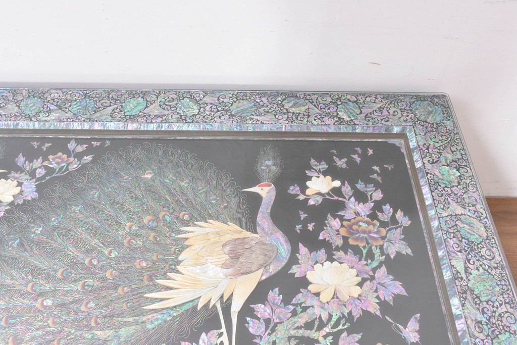 中古　超美品　もはや美術品!!　最高級工芸家具　吉正本と伝わる逸品　孔雀の螺鈿(ラデン)細工が美しい座卓　購入価格約1000万円　(R-088733)