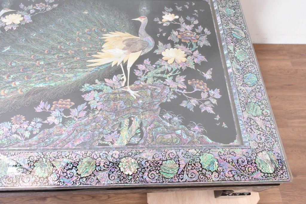 中古　超美品　もはや美術品!!　最高級工芸家具　吉正本と伝わる逸品　孔雀の螺鈿(ラデン)細工が美しい座卓　購入価格約1000万円　(R-088733)