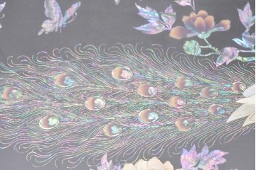中古　超美品　もはや美術品!!　最高級工芸家具　吉正本と伝わる逸品　孔雀の螺鈿(ラデン)細工が美しい座卓　購入価格約1000万円　(R-088733)