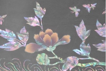 中古　超美品　もはや美術品!!　最高級工芸家具　吉正本と伝わる逸品　孔雀の螺鈿(ラデン)細工が美しい座卓　購入価格約1000万円　(R-088733)