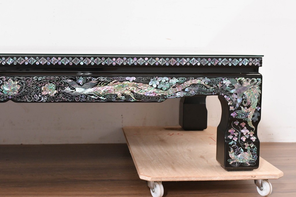 中古　超美品　もはや美術品!!　最高級工芸家具　吉正本と伝わる逸品　孔雀の螺鈿(ラデン)細工が美しい座卓　購入価格約1000万円　(R-088733)
