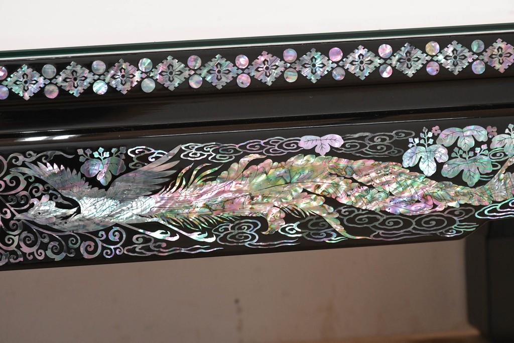 中古　超美品　もはや美術品!!　最高級工芸家具　吉正本と伝わる逸品　孔雀の螺鈿(ラデン)細工が美しい座卓　購入価格約1000万円　(R-088733)