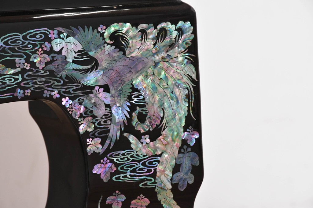 中古　超美品　もはや美術品!!　最高級工芸家具　吉正本と伝わる逸品　孔雀の螺鈿(ラデン)細工が美しい座卓　購入価格約1000万円　(R-088733)