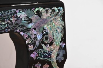 中古　超美品　もはや美術品!!　最高級工芸家具　吉正本と伝わる逸品　孔雀の螺鈿(ラデン)細工が美しい座卓　購入価格約1000万円　(R-088733)