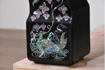 中古　超美品　もはや美術品!!　最高級工芸家具　吉正本と伝わる逸品　孔雀の螺鈿(ラデン)細工が美しい座卓　購入価格約1000万円　(R-088733)
