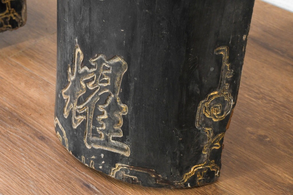 中国ビンテージ　立体的な金文字が格式ある空間を演出する柱聯(ちゅうれん)1対セット　(R-088735)