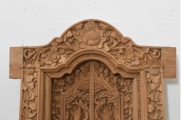 アジアンヴィンテージ建具　バリ島　伝統的な彫刻が施された枠付き窓1枚　(R-088738)