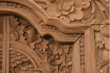 アジアンヴィンテージ建具　バリ島　伝統的な彫刻が施された枠付き窓1枚　(R-088738)