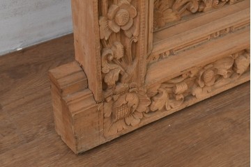 アジアンヴィンテージ建具　バリ島　伝統的な彫刻が施された枠付き窓1枚　(R-088738)