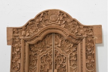 アジアンヴィンテージ建具　バリ島　伝統的な彫刻が施された枠付き窓1枚　(R-088739)