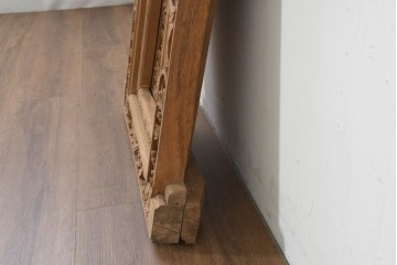 アジアンヴィンテージ建具　バリ島　伝統的な彫刻が施された枠付き窓1枚　(R-088739)