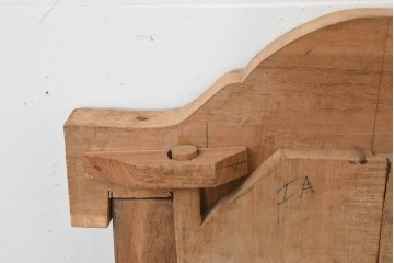 アジアンヴィンテージ建具　バリ島　伝統的な彫刻が施された枠付き窓1枚　(R-088739)