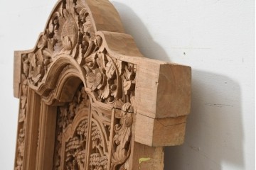 アジアンヴィンテージ建具　バリ島　伝統的な彫刻が施された枠付き窓1枚　(R-088741)