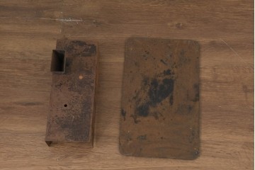 フランスアンティーク　繊細な透かし彫り鋳鉄が美しいマジョリカホーローストーブ　(R-088745)