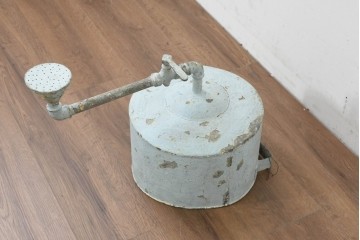 フランスヴィンテージ　壁掛け式　長い時を経た風合いが魅力の手洗い器・ウォータータンク　※ディスプレイ用　(R-088746)