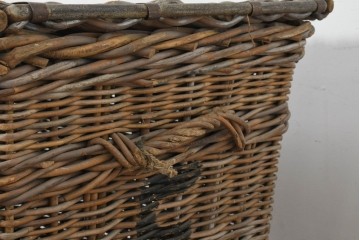 【簡易リペア限定品】　イギリスアンティーク　風合い豊かな蓋付き大型収納かご　※歪みあり　(R-088749)