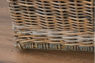 【簡易リペア限定品】　イギリスアンティーク　風合い豊かな蓋付き大型収納かご　※歪みあり　(R-088749)