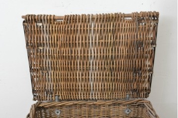 【簡易リペア限定品】　イギリスアンティーク　風合い豊かな蓋付き大型収納かご　※歪みあり　(R-088749)