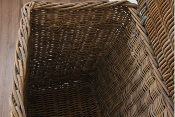 【簡易リペア限定品】　イギリスアンティーク　風合い豊かな蓋付き大型収納かご　※歪みあり　(R-088749)