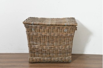 【簡易リペア限定品】　イギリスアンティーク　風合い豊かな蓋付き大型収納かご　※歪みあり　(R-088749)