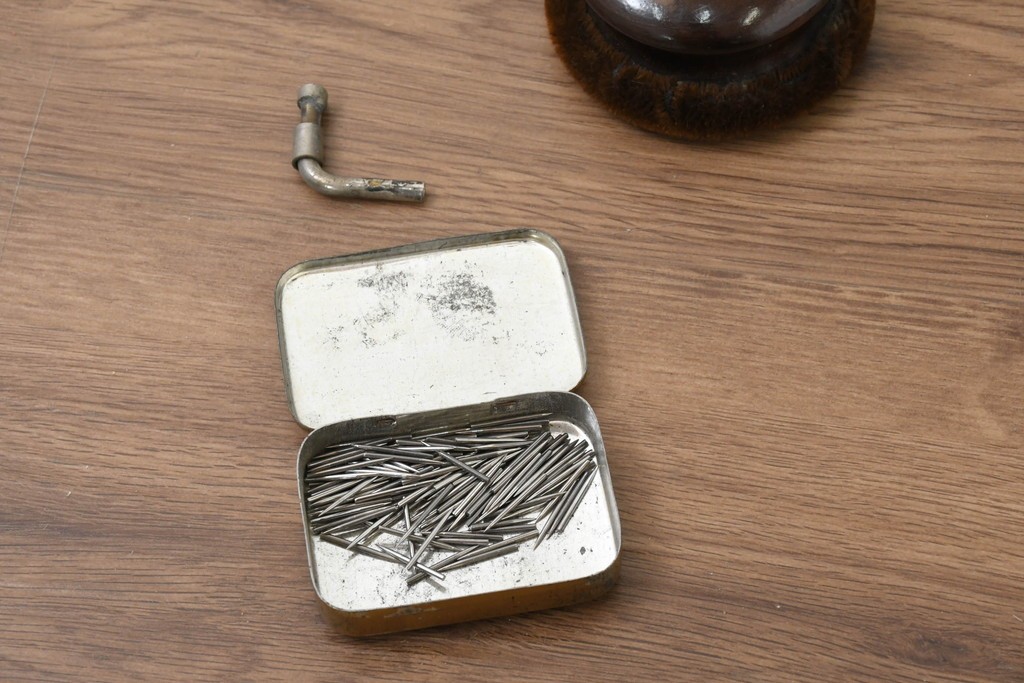 【簡易リペア限定品】　イギリスアンティーク　C. H. Gilbert & Co. Ltd.　Geisha　ノスタルジックな蓄音機　(R-088750)