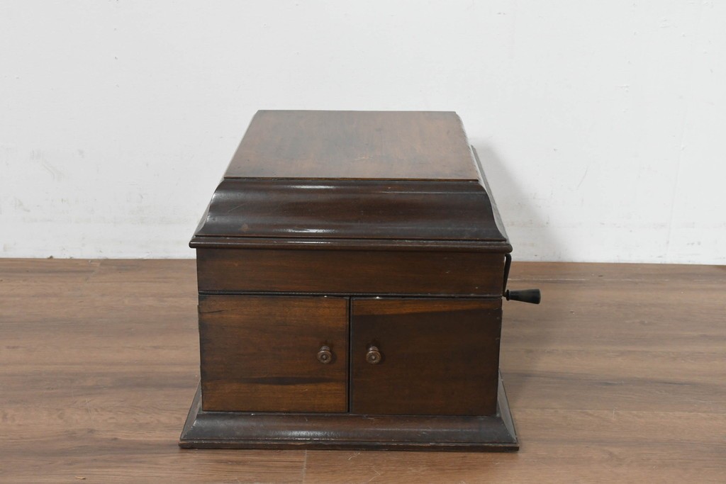 【簡易リペア限定品】　イギリスアンティーク　C. H. Gilbert & Co. Ltd.　Geisha　ノスタルジックな蓄音機　(R-088750)