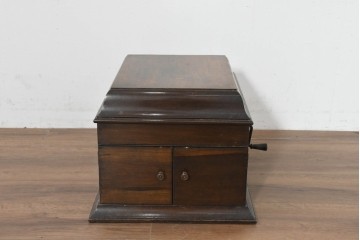 【簡易リペア限定品】　イギリスアンティーク　C. H. Gilbert & Co. Ltd.　Geisha　ノスタルジックな蓄音機　(R-088750)