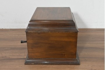 【簡易リペア限定品】　イギリスアンティーク　C. H. Gilbert & Co. Ltd.　Geisha　ノスタルジックな蓄音機　(R-088750)