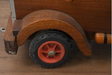 イギリスアンティーク　木製　高級品!!　手抜きのない作り込みが見事!　全長約1500mmの大型トレーラー型おもちゃ　(R-088751)