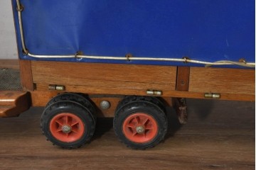 イギリスアンティーク　木製　高級品!!　手抜きのない作り込みが見事!　全長約1500mmの大型トレーラー型おもちゃ　(R-088751)