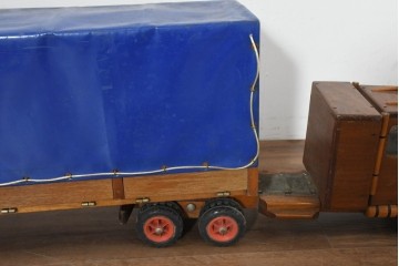 イギリスアンティーク　木製　高級品!!　手抜きのない作り込みが見事!　全長約1500mmの大型トレーラー型おもちゃ　(R-088751)