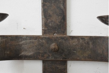 《壁付け照明加工費込み》　イギリスヴィンテージ　ロートアイアン　重厚感のあるキャンドルスタンド型ウォールライト　(R-088771)