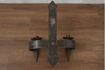 《壁付け照明加工費込み》　イギリスヴィンテージ　ロートアイアン　重厚感のあるキャンドルスタンド型ウォールライト　(R-088771)