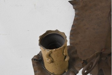 イギリスアンティーク　ロートアイアン　燭台のような意匠が印象的なキャンドルスタンド型ウォールライト　(R-088772)