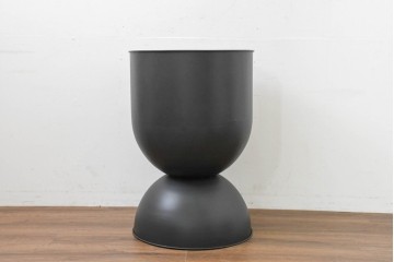 新古　展示品　未使用　北欧デザイン　特大!!　高さ600mmで上下どちらでも使えるモダンデザインのスチール製プランター　(R-088773)