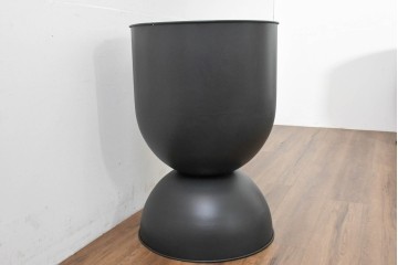 新古　展示品　未使用　北欧デザイン　特大!!　高さ600mmで上下どちらでも使えるモダンデザインのスチール製プランター　(R-088773)