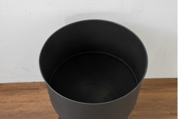 新古　展示品　未使用　北欧デザイン　特大!!　高さ600mmで上下どちらでも使えるモダンデザインのスチール製プランター　(R-088773)